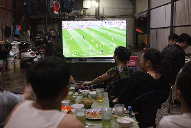 Dịch Covid – 19 UBND tỉnh Bình Phước yêu cầu người dân không tụ tập xem bóng đá 